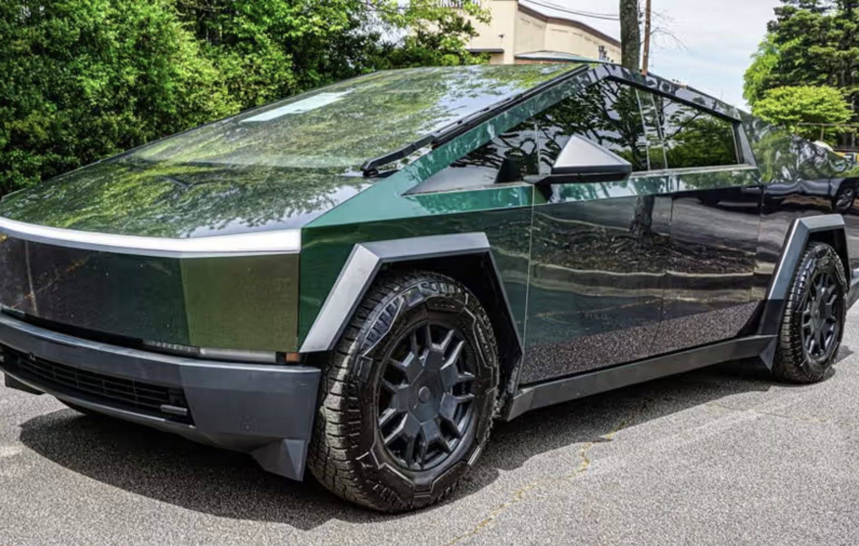Tesla Cybertruck with color-changing wrap